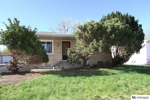 5035 Holdrege St, Lincoln, NE 68504