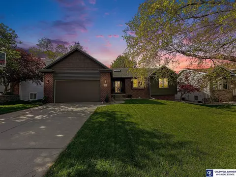 7541 Red Oak Rd, Lincoln, NE 68516
