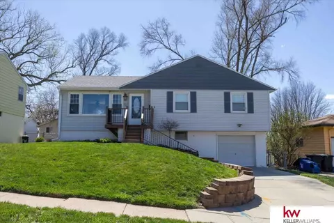 6169 Oak St, Omaha, NE 68106