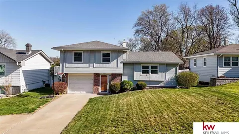 346 Michael Dr, Gretna, NE 68028