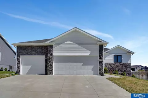 9130 S 74th St, Lincoln, NE 68516