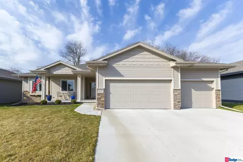 4308 Barksdale Dr, Bellevue, NE 68123