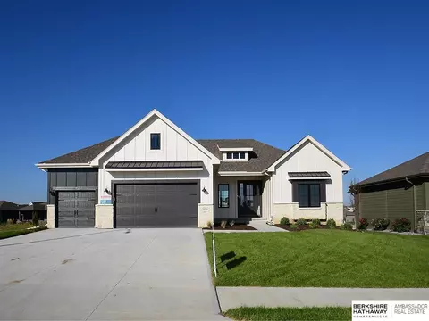 10466 S 118th St, Papillion, NE 68046