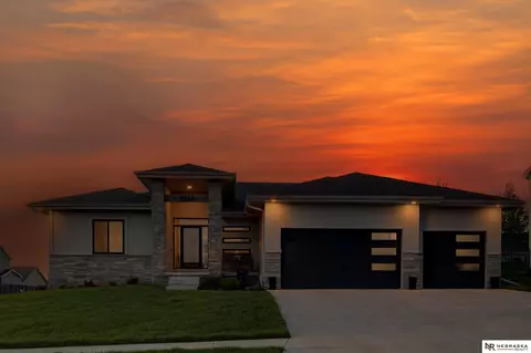 11614 Schirra St, Papillion, NE 68046