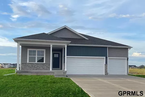 17509 Rose Lane Rd, Omaha, NE 68137