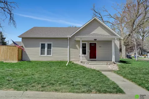 2041 N 69th St, Lincoln, NE 68505