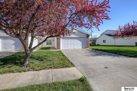 2250 W Todd Ln, Lincoln, NE 68528