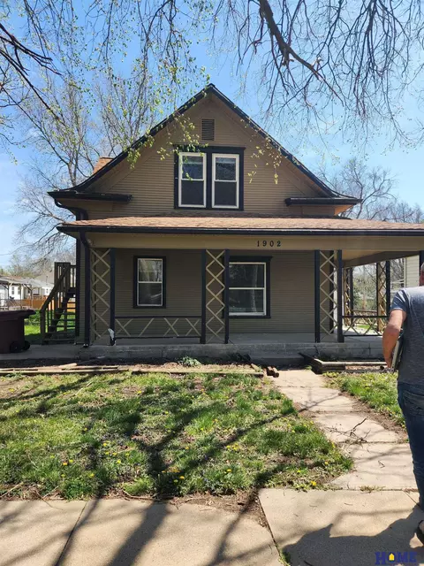 1902 N 68th St, Lincoln, NE 68505