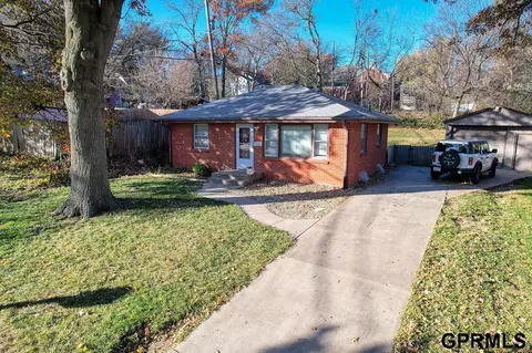 3331 Curtis Dr, Lincoln, NE 68506