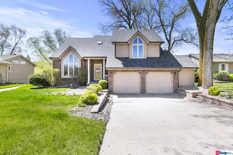 335 Lakehurst Dr, Waterloo, NE 68069