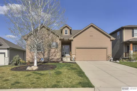 17026 Aurora St, Omaha, NE 68136