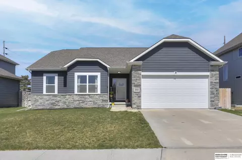 20424 Saratoga Cir, Omaha, NE 68022
