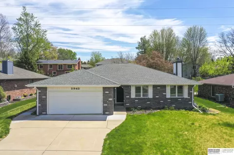 2942 Fox Hollow Rd, Lincoln, NE 68506