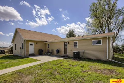 1550 County Road Y, Cedar Bluffs, NE 68015