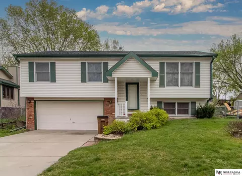 811 Glenridge Rd, Lincoln, NE 68512