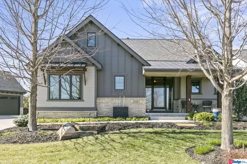 21987 Brookside Ave, Elkhorn, NE 68022