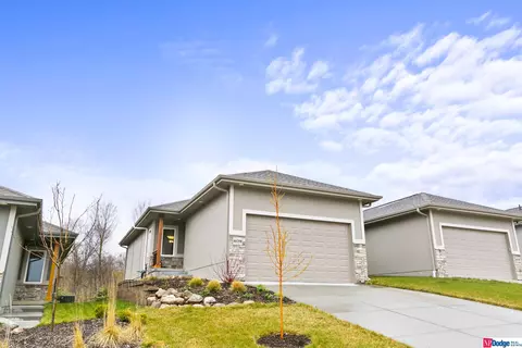 16078 Cw Hadan Dr, Bennington, NE 68007