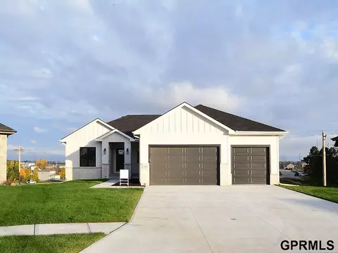 9906 S 180 Avenue Cir, Omaha, NE 68136