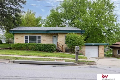 7859 Maple St, Omaha, NE 68134