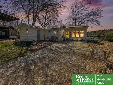 32401 E Lake Park Dr, South Bend, NE 68058