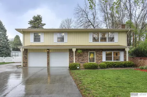 106 Kings Cir, Bellevue, NE 68005