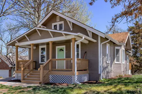 304 N Mckenna Ave, Gretna, NE 68028
