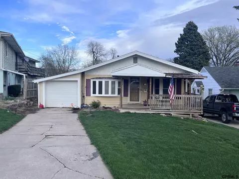 2005 Wayne St, Bellevue, NE 68005
