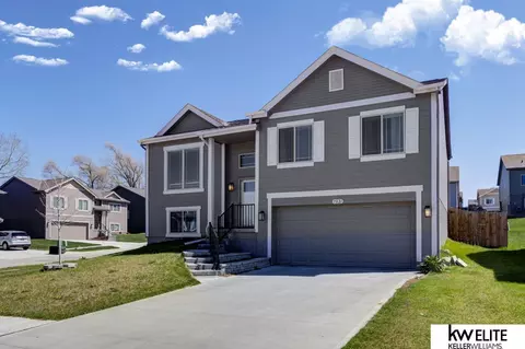 7821 N 83rd St, Omaha, NE 68122