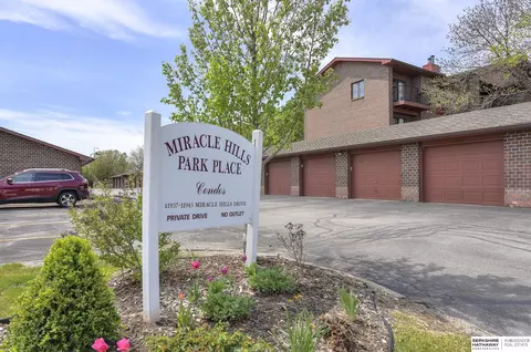 11945 Miracle Hills Dr #19, Omaha, NE 68154