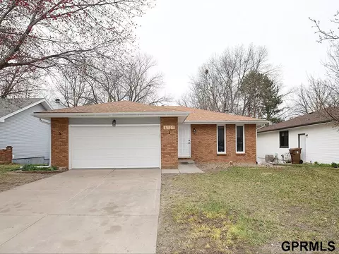 6111 S 48 St, Lincoln, NE 68516