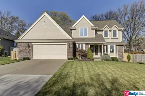608 S Fillmore St, Papillion, NE 68046