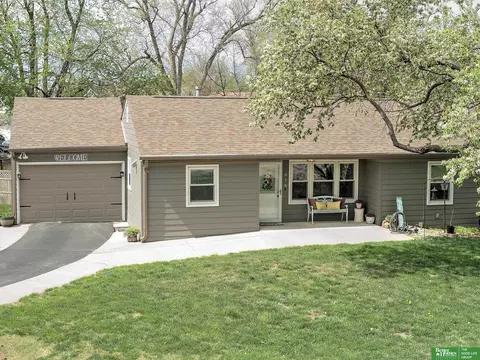 616 S Mayne St, Valley, NE 68064
