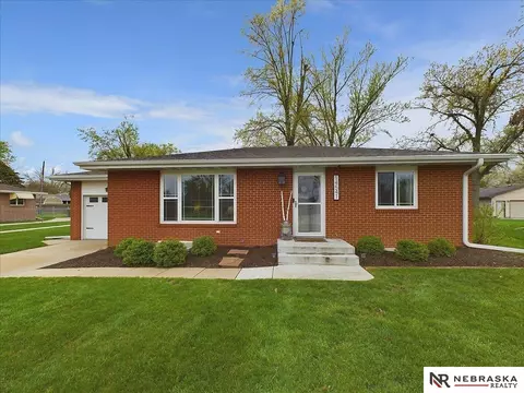 14541 Folkestone St, Waverly, NE 68462