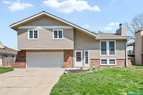 2915 S 158th Cir, Omaha, NE 68130