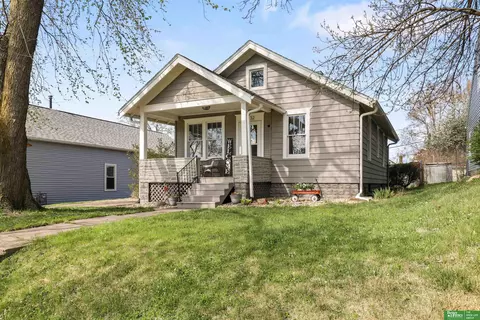 2032 N 49th St, Omaha, NE 68104