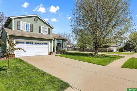 15256 Wirt St, Omaha, NE 68116