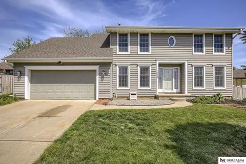 1004 Magnolia Ct, Papillion, NE 68046