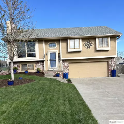 10915 S 18th St, Bellevue, NE 68123