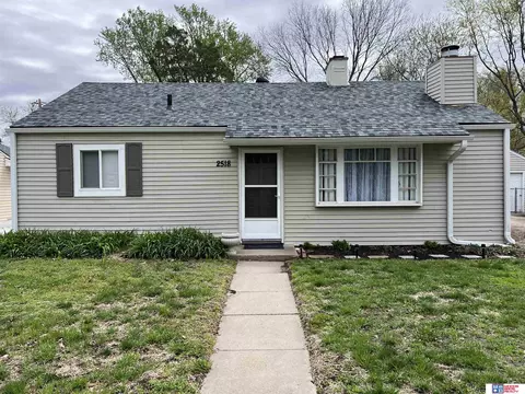 2518 S 52nd St, Lincoln, NE 68506