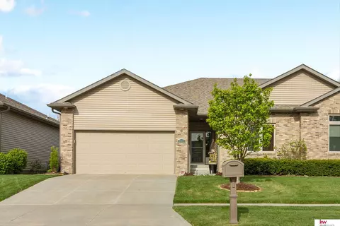 8951 S 28th St, Lincoln, NE 68516