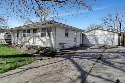 1521 SW 9th St, Lincoln, NE 68522