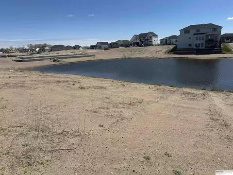 28615 Laurel Cir, Valley, NE 68064