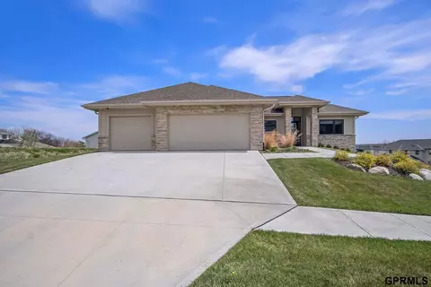 3507 S 214 St, Elkhorn, NE 68022