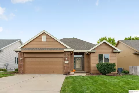8735 S 99th St, La Vista, NE 68128