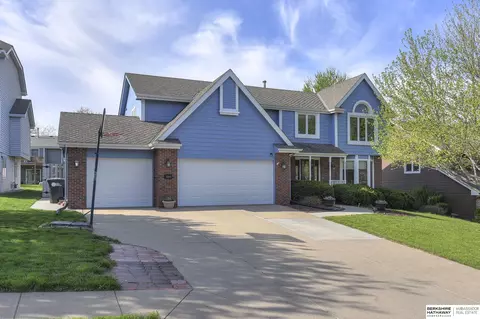 15919 Jones Cir, Omaha, NE 68118