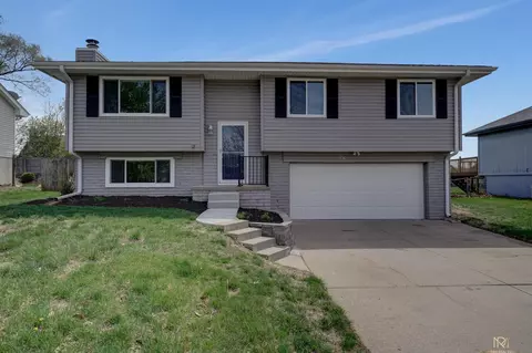 3415 Lookingglass Dr, Bellevue, NE 68123