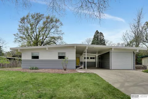6230 Sunrise Rd, Lincoln, NE 68510