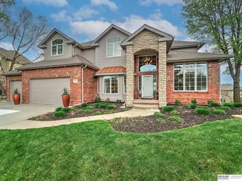 19621 Leavenworth St, Elkhorn, NE 68022