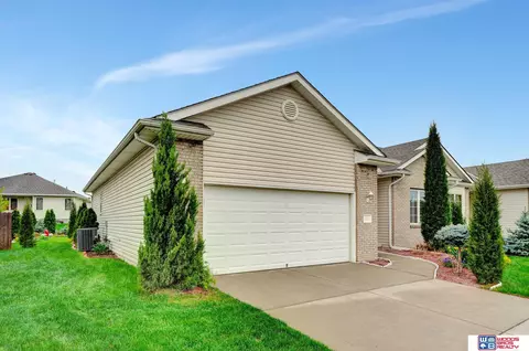 5211 Pony Hill Ct, Lincoln, NE 68516