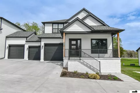 5419 Roose St, Lincoln, NE 68506